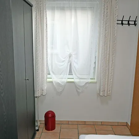 Ferienbungalow Mit Gro_em Garten I Apartment Middelhagen